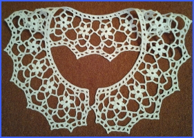 Комірець, Ганс Андерсен